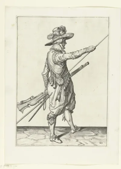 Soldaat met een musket die zijn rechterhand naar het uiteinde van zijn laadstok schuift
