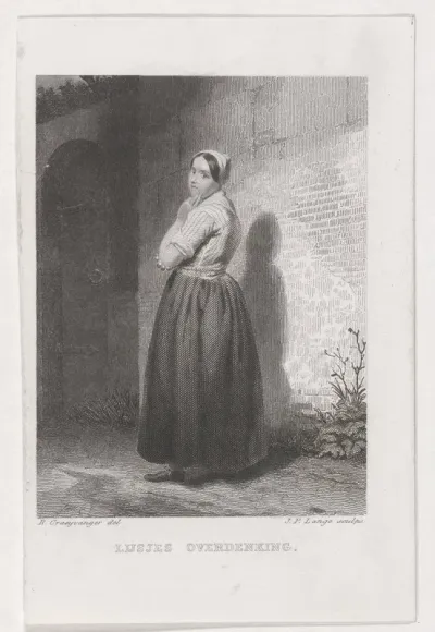 Staande vrouw bij een buitenmuur