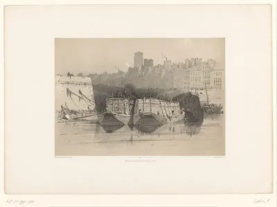 Stadsgezicht met boten op een rivier