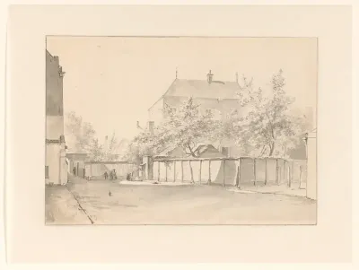 Stadsgezicht met een hoog, door een stenen muur omgeven huis