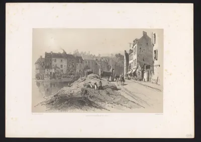 Stadsgezicht met huizen en karren langs een weg