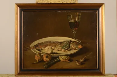 Stilleven met haring, uitjes en wijnglas