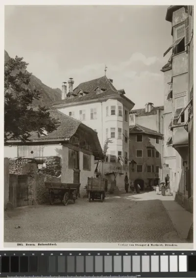 Straatgezicht in Bolzano, met dranklokaal Batzenhäusl