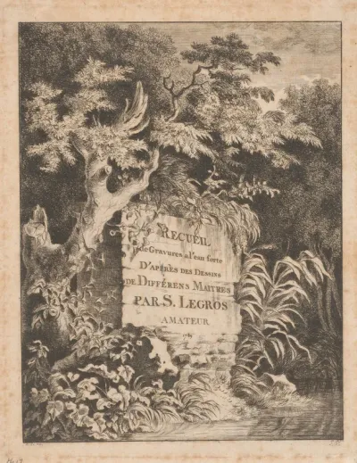 Titelprent met een steen voorzien van tekst tussen bomen aan het water