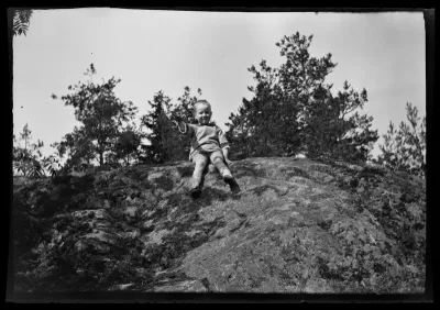 Tom Simberg Niemenlautan kallioilla