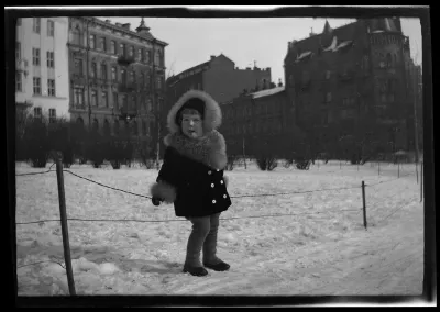Tom Simberg nykyisessä Tove Janssonin puistossa Katajanokalla