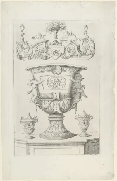 Tuinvaas met monogrammen en putti