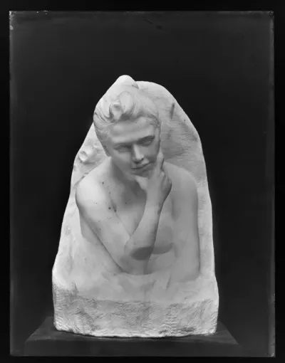 Tuntematon taiteilija: veistos, ajoitus n. 1900-1904