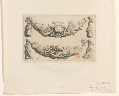 Twee festoenen met attributen van Mercurius en bladeren in de zuidelijke galerij van het Stadhuis op de Dam