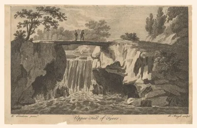 Twee figuren staan op een brug boven een waterval van de rivier Foyers