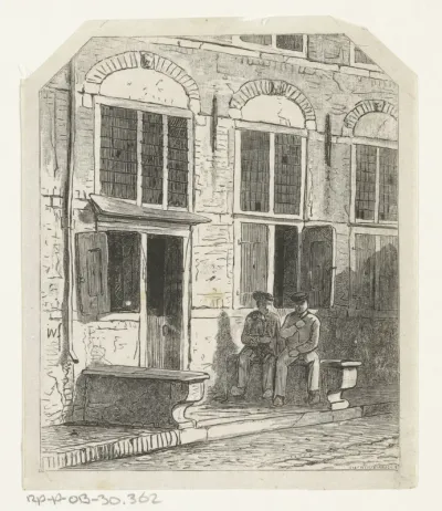 Twee mannen op een bank voor een woning