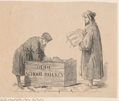 Twee mannen zoekend in een kist met oude schoolboeken