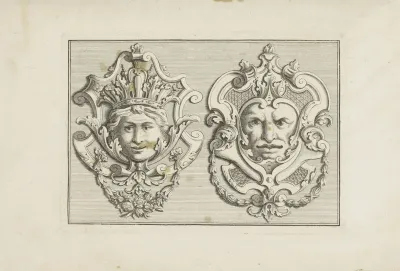 Twee mascarons, waarvan een met kroon