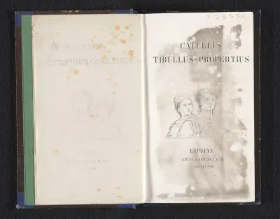 Twee mensen met een boek of pamflet en een pen