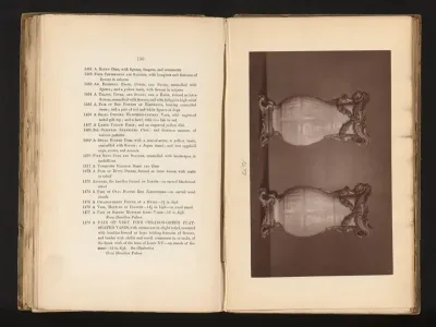 Twee vazen van celadon keramiek, uit de collectie van Christopher Beckett Denison