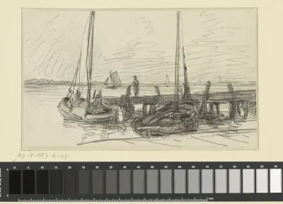 Twee vissersschepen aan een houten havenhoofd waarop een man staat