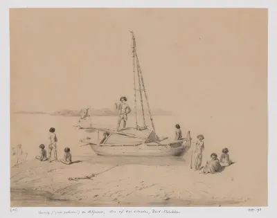 Vaartuig bij strand en Alfoeren, Aru of Kai eilanden, Zuidoost-Molukken
