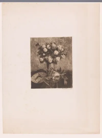 Vaas met bloemen en een waaier