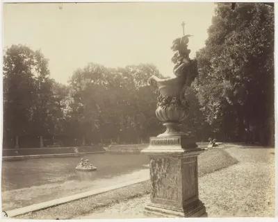 Versailles, Grand Trianon, (Vase en Plomb par Le Lorrain)