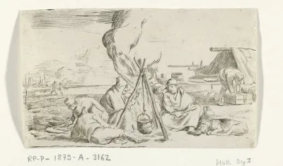 Vijf soldaten rond een kampvuur