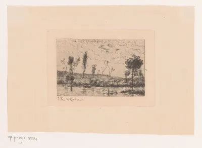 Visser in het water aan de rand van een meer