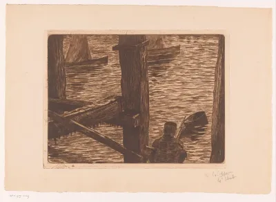 Visser tussen het paalwerk