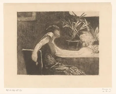 Vrouw aan een tafel met bloemen
