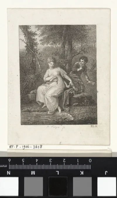 Vrouw aan een waterkant en een jongen met een brief