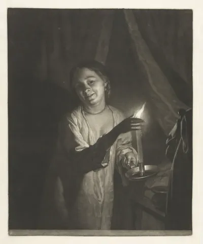 Vrouw in nachtkleding, met een kaars
