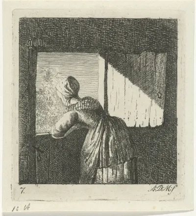 Vrouw leunend op een onderdeur