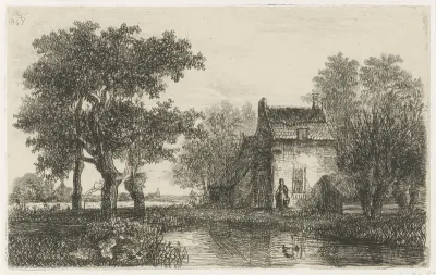 Vrouw met een mand voor een boerenhuis aan het water