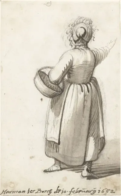Vrouw met mand, naar rechts gebarend, van achteren