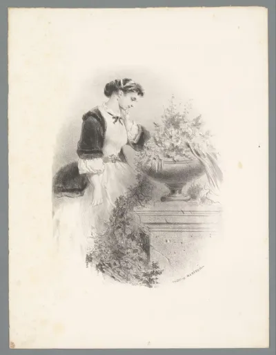Vrouw naast een pot met bloemen