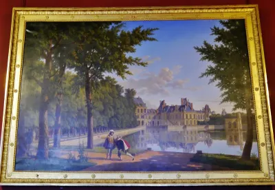 Vue du château de Fontainebleau avec Henri IV relevant Sully