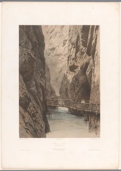 Wandelaars op een brug door de Trientschlucht