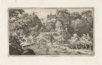 Watermolen aan de voet van een berg