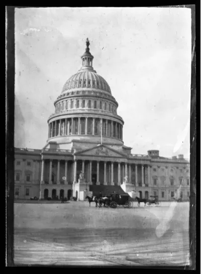 Yhdysvaltain kongressin Capitol-rakennuksen itäpääty Washington DC:ssä