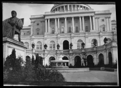 Yhdysvaltain kongressin länsijulkisivu Washington DC:ssä