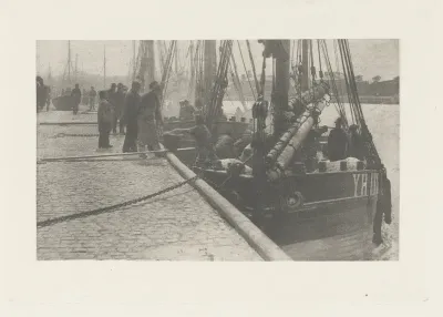 Zeelieden lossen een schip