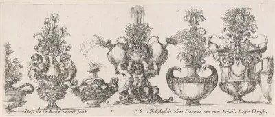 Zeven vazen op een rij, de middelste met putti met kannen op hun schouders