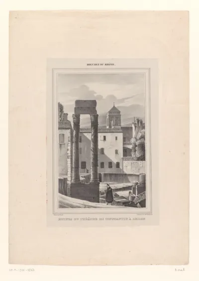Zicht op de ruïnes van het antieke theater in Arles