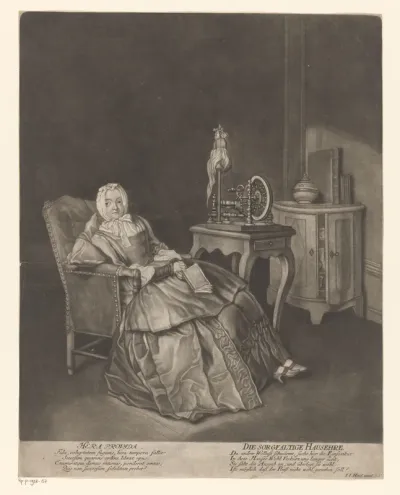 Zittende vrouw met boek naast een spinnewiel