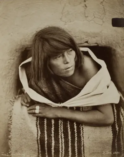 Zuni, Watching