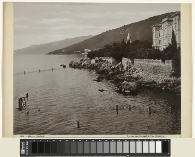 Zwemmers voor de kust van Opatija