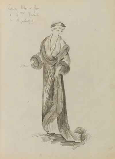 Figure De Femme De Trois Quarts Portant Un Manteau Sur Robe Longue