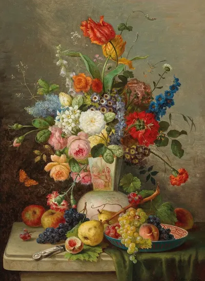 Groses Blumenstuck Mit Obst Auf Steinplatte