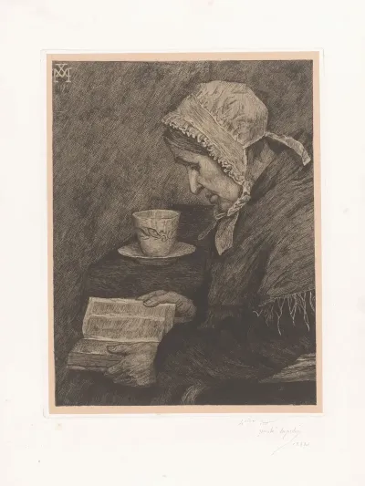 Oude Vrouw Leest In Een Boek En Op Tafel Staat Een Theekop