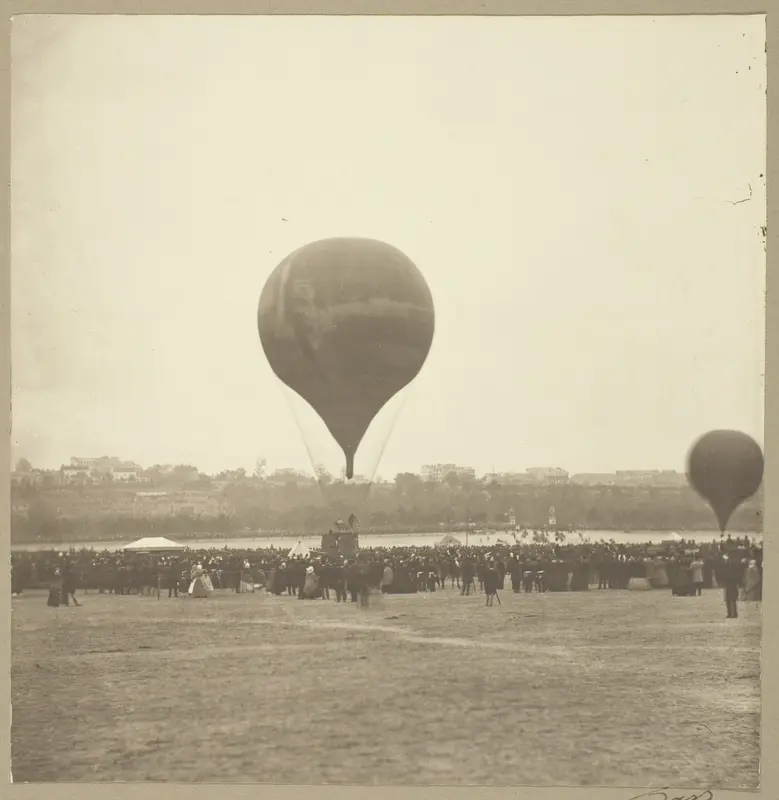 Le Geant, Champ de Mars