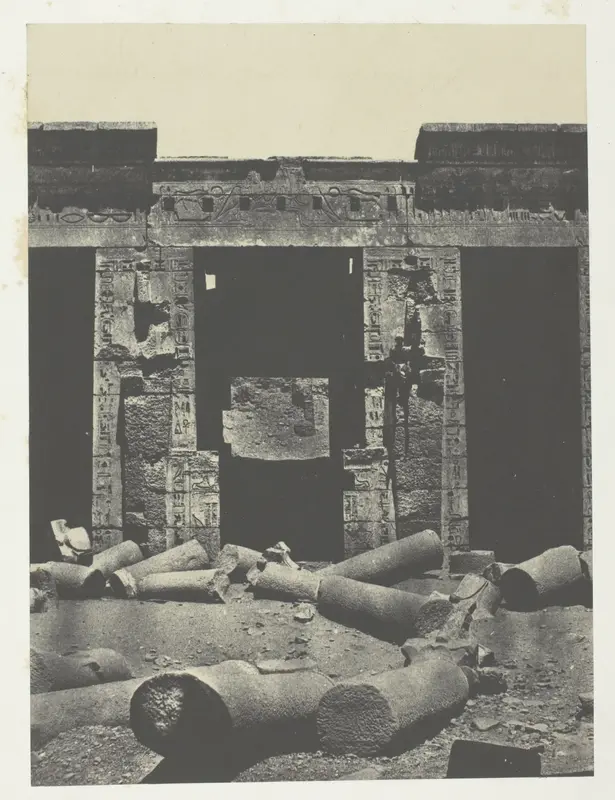 Médinet-Habou, Partie Orientale du Péristyle du Palais de Ramsès-Méiamoun; Thèbes, plate 51 from the album "Egypte, Nubie, Palestine et Syrie" (1852)