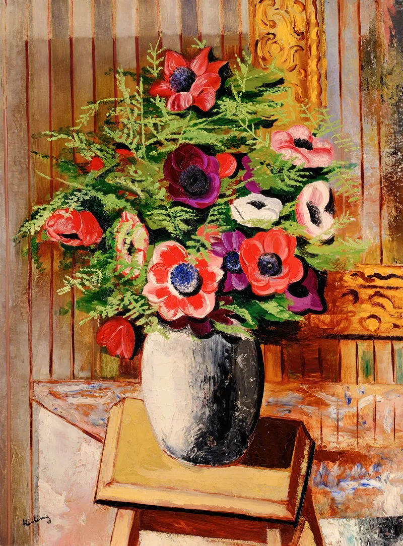 Vase De Fleurs Sur Un Tabouret